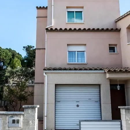 Casa Con Jardin-wifi Free Holiday home *