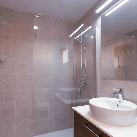 Casa Con Jardin-wifi Free Holiday home